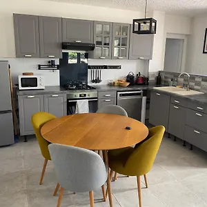  Appartement Spacieux 2 Pieces, Au Calme